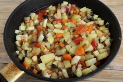 название картинки Тушеная куриная грудка с овощами