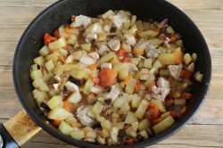 название картинки Тушеная куриная грудка с овощами