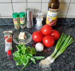 название картинки Тушеные помидоры с чесноком и луком