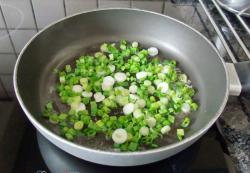 название картинки Тушеные помидоры с чесноком и луком