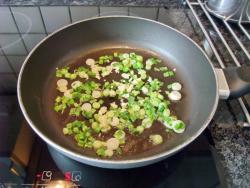 название картинки Тушеные помидоры с чесноком и луком