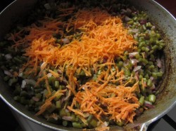 название картинки Тушеные чесночные стрелки