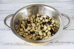 название картинки Тушеные баклажаны с помидорами и чесноком