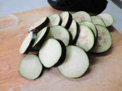 Тушеные баклажаны с помидорами в мультиварке - шаг 3 Тушеные баклажаны с помидорами в мультиварке - шаг 3