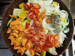 Тушеные овощи на сковороде