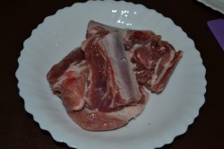 Тушеные свиные ребрышки в мультиварке