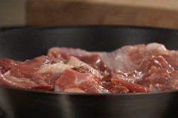 Тушеный гусь кусочками - шаг 4 Тушеный гусь кусочками - шаг 4