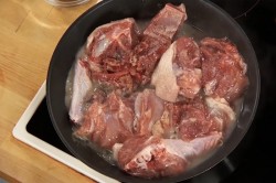 Тушеный гусь кусочками - шаг 5 Тушеный гусь кусочками - шаг 5