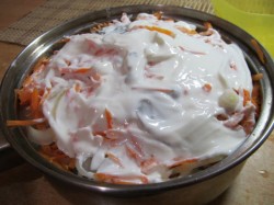 Тушеный минтай с луком и морковью