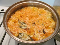 Тушеный минтай с луком и морковью