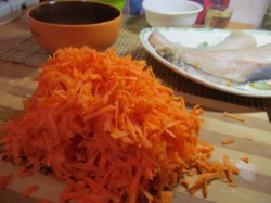 Тушеный минтай с луком и морковью