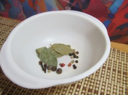 Тушеный минтай с луком и морковью