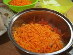 Тушеный минтай с луком и морковью