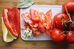 Тушеная картошка со свининой к кастрюле - шаг 5