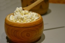название картинки Творог из кефира в мультиварке