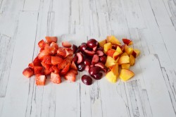 Творог с желатином и фруктами