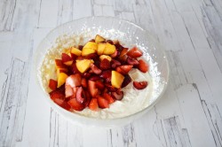 Творог с желатином и фруктами