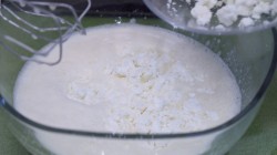 Творожная запеканка с грушей и черешней - шаг 4 Творожная запеканка с грушей и черешней - шаг 4