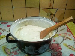 Творожная запеканка с яблоками и вишней