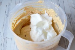 Творожная запеканка Сгущенка - шаг 7