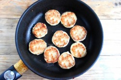 название картинки Творожники из творога на сковороде классические