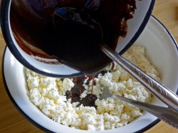 Творожно шоколадные шарики - шаг 5