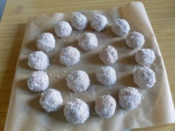 Творожно шоколадные шарики - шаг 9