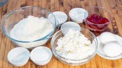 название картинки Творожное домашнее печенье с начинкой из джема