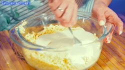 Творожное печенье на сметане с сахаром и ванильным вкусом