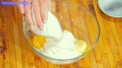 Творожное печенье на сметане с сахаром и ванильным вкусом