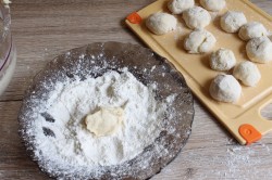 название картинки Творожные пончики в масле