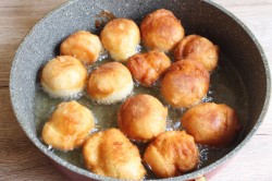 название картинки Творожные пончики в масле