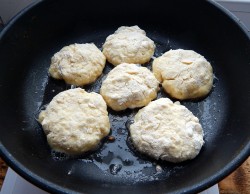 Творожные сырники на сковороде