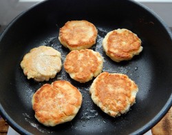 Творожные сырники на сковороде