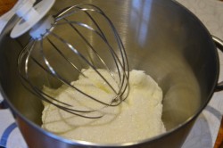 Творожный десерт с малиновым соусом - шаг 3 Творожный десерт с малиновым соусом - шаг 3