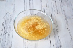 Творожный десерт с желатином и фруктами - шаг 2 Творожный десерт с желатином и фруктами - шаг 2