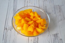 Творожный десерт с желатином и фруктами - шаг 3 Творожный десерт с желатином и фруктами - шаг 3