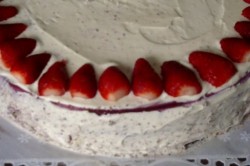 Творожный торт с песочным печеньем и черникой без выпечки - шаг 11