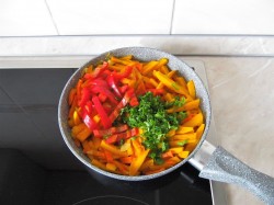 название картинки Тыква на сковороде с овощами