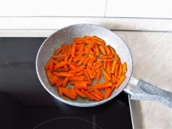 название картинки Тыква на сковороде с овощами