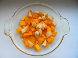 название картинки Тыква с яблоками и медом в духовке кусочками