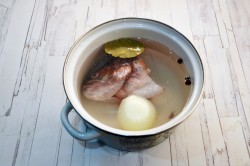 Рыбный суп уха из голов семги - шаг 4 Рыбный суп уха из голов семги - шаг 4