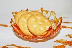 название картинки Украшения из карамели для тортов и пирожных