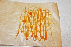 название картинки Украшения из карамели для тортов и пирожных