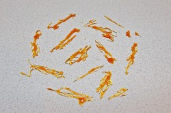 название картинки Украшения из карамели для тортов и пирожных