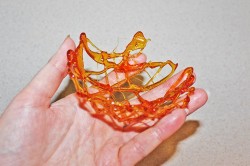 название картинки Украшения из карамели для тортов и пирожных