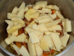 название картинки Утка тушеная с картошкой