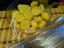 Утка в рукаве с картошкой