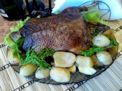 Утка в рукаве с картошкой