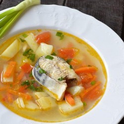 Уха из скумбрии замороженной с сельдереем